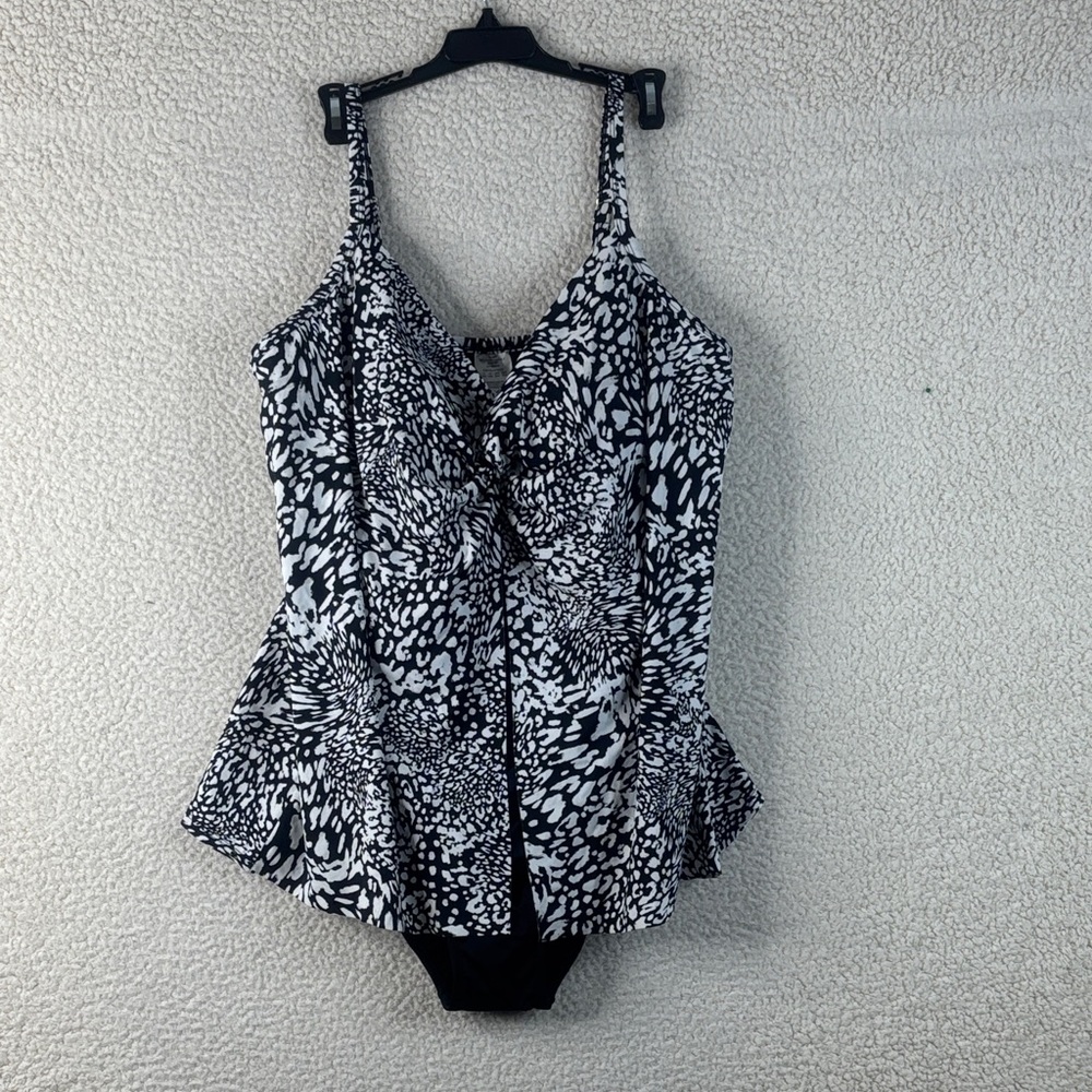 NWT Swim Solutions Black White Flyaway Fauxkini One-Piece Swimsuit PLUS 22W - Picture 2 of 7
